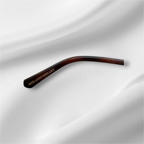 Guess Aviator 40th Anniversary Sunglasses NWOT Hardshell Case - Picture 6 of 7